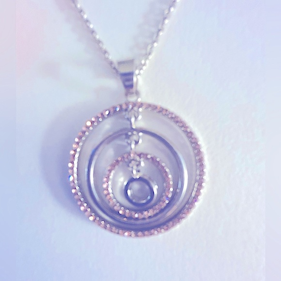 Jewelry - Free💰 Add 1 to bundle Necklace Tiny pink rhinestones circles 18” chain